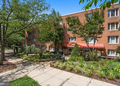 2400 41st Street Nw - Photo 1