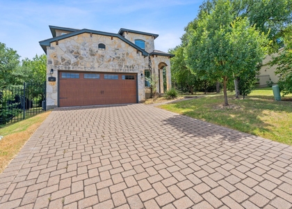 307 Parkside Dr - Photo 1