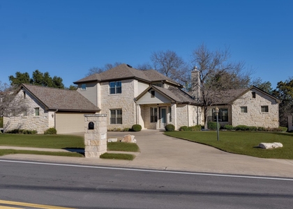 132 Lakeway Dr - Photo 1