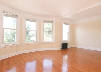 Astoria 41st Street - Photo 1