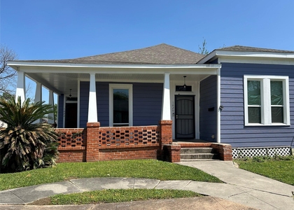 1622 Pannell Street - Photo 1
