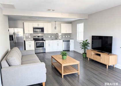 813 1/2 Alexander Street - Photo 1