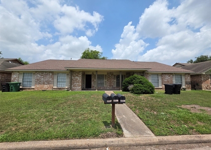 12740 Shannon Hills Drive - Photo 1