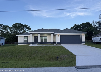 1013 Hammacher Avenue Sw - Photo 1