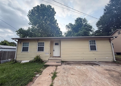 1315 Sycamore Avenue - Photo 1