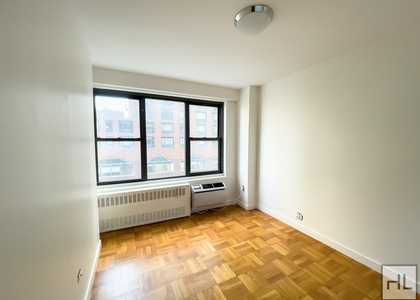 Fourth Avenue - Photo 1