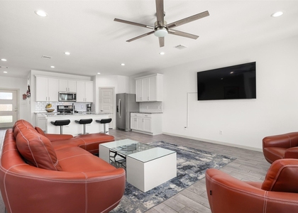 2421 Mar Vista Lane - Photo 1