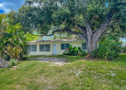 2711 Lynnhurst Street - Photo 1