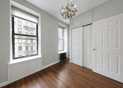 214 East 10th Street - Photo 1