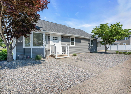 501 Forman Avenue - Photo 1