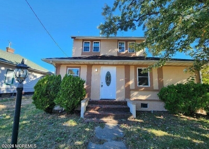 225 Shore Boulevard - Photo 1