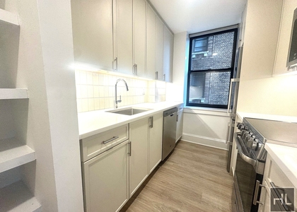 West 34th Street - Photo 1