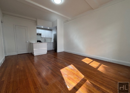 East 46 Street - Photo 1