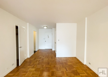 Fourth Avenue - Photo 1
