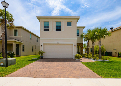 713 Nw Leonardo Circle - Photo 1