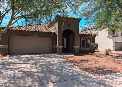 738 E Saddle Way - Photo 1
