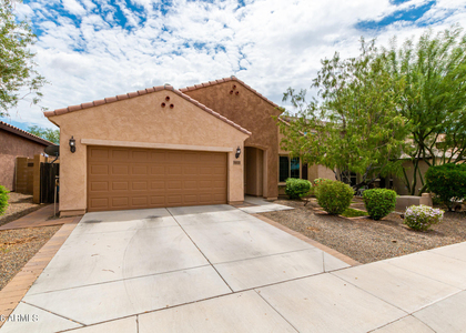 1019 W Spur Drive - Photo 1