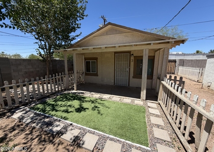 906 E Fairmount Avenue - Photo 1