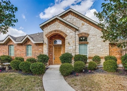 1627 Summerfield Drive - Photo 1
