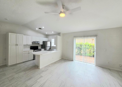 569 E Ridge Circle N - Photo 1