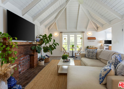 444 S Roxbury Drive - Photo 1