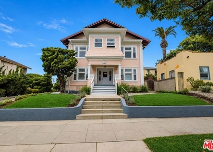 108 N Broadway - Photo 1