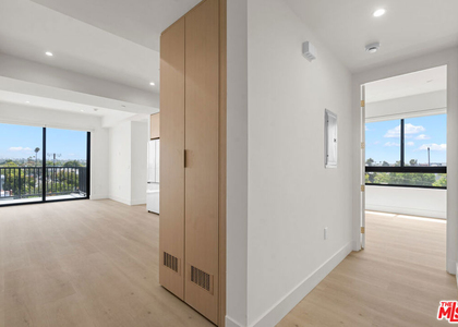 1808 Lincoln Boulevard - Photo 1