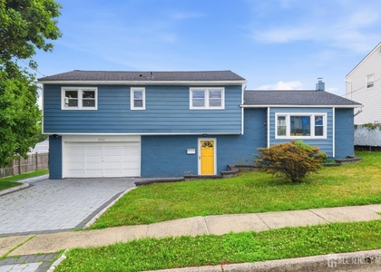 264 E George Place E - Photo 1