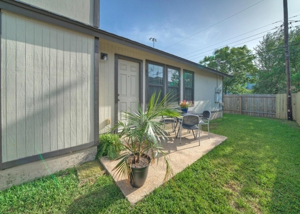 1004 Hyridge St - Photo 1