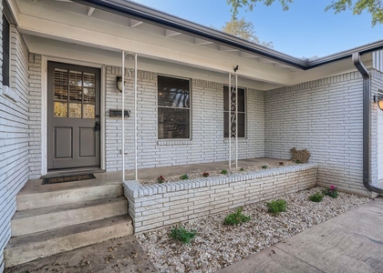 210 College St - Photo 1