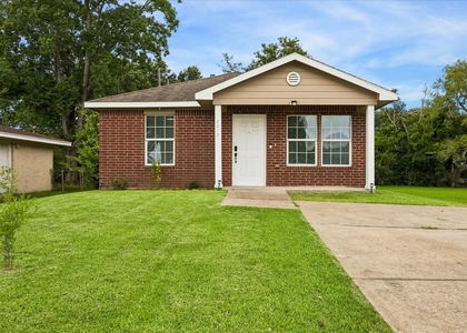 2617 29th Avenue N - Photo 1