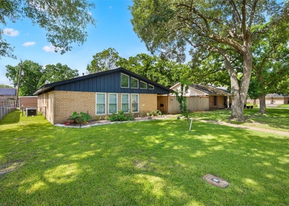 3808 Avenue O - Photo 1