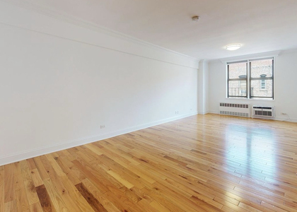 305 West 13th Street - Photo 1