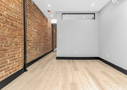 West 52nd Street - Photo 1