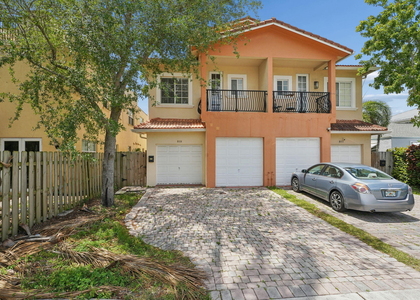 819 Sw 7th Avenue - Photo 1