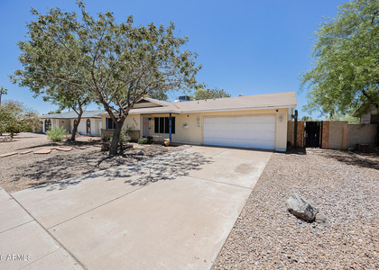 2812 S Cottonwood Drive - Photo 1