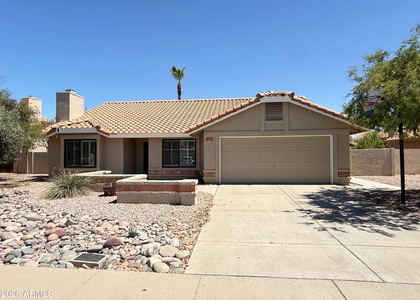 1211 E Drake Drive - Photo 1