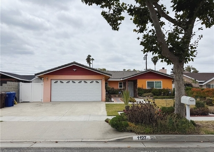 1127 S Nantes Avenue - Photo 1