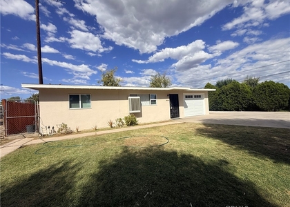 23890 Hemlock - Photo 1