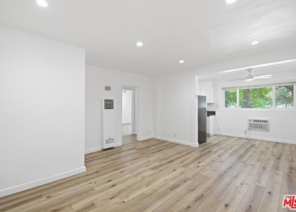 4916 Hazeltine Avenue - Photo 1