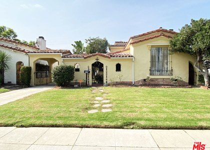 203 N Doheny Drive - Photo 1