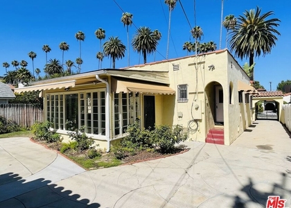 203 N Doheny Drive - Photo 1