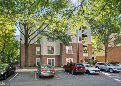 240 S Reynolds Street - Photo 1