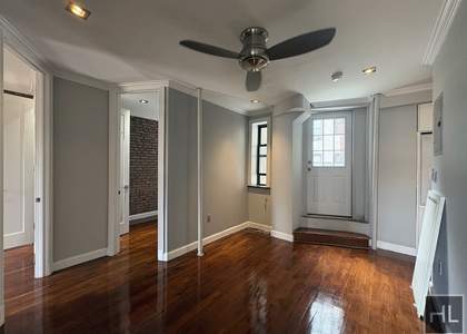 2 Avenue - Photo 1