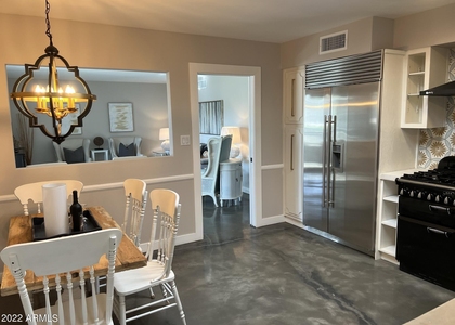 1273 E Maryland Avenue - Photo 1