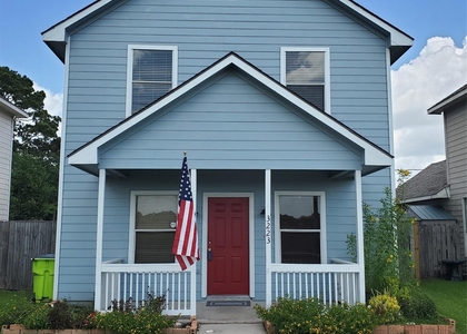 3223 West Street - Photo 1