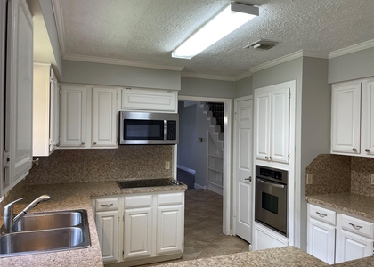 3118 Redcliff Drive - Photo 1