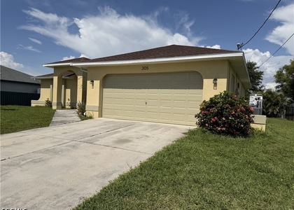 305 Nw 22nd Place - Photo 1