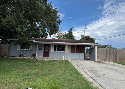 9401 57th Street N - Photo 1