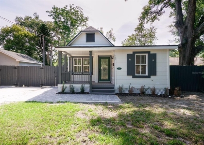 437 N Shine Avenue - Photo 1